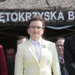 Przysięga żołnierzy 10. Świętokrzyskiej Brygady Obrony Terytorialnej. Od lewej: wiceminister sportu i turystyki Anna Krupka, wojewoda świętokrzyski Agata Wojtyszek i senator PiS Jarosław Rusiecki / Marzena Mąkosa / Radio Kielce