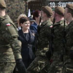 Przysięga żołnierzy 10. Świętokrzyskiej Brygady Obrony Terytorialnej. Wicepremier Beata Szydło  / Marzena Mąkosa / Radio Kielce