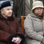 Bieg Tropem Wilczym. Od lewej: kapitan Tadeusz Sułowski - żołnierz gen. Antoniego Hedy, Teresa Heda-Snopkiewicz - córka gen. Antoniego Hedy / Emilia Sitarska / Radio Kielce