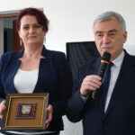 Kolonia Inwalidzka. Otwarcie świetlicy środowiskowej i mieszkań socjalnych. Na zdjęciu: Magdalena Zieleń - radna sejmiku z PiS oraz Andrzej Bętkowski - marszałek województwa świętokrzyskiego / Emilia Sitarska / Radio Kielce