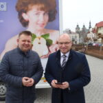 Na zdjęciu od lewej dr n. med. Leszek Smorąg ze Świętokrzyskiego Centrum Onkologii, starosta opatowski Tomasz Staniek / Emilia Sitarska / Radio Kielce
