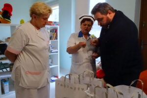 Łódzka firma przekazuje inhalatory oddziałowi pediatrycznemu / Emilia Sitarska / Radio Kielce