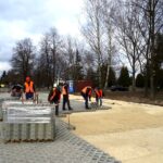 Ostrowiec Świętokrzyski. Ulica Długa. Prace na parkingu przy cmentarzu komunalnym / Emilia Sitarska / Radio Kielce