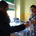 Witajcie na świecie kobiety. Wręczenie złotych serduszek / Emilia Sitarska / Radio Kielce