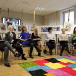 Akcja promująca czytelnictwo wśród dzieci w Bibliotece Publicznej w Samsonowie. Na zdjęciu członkinie Klubu Modnej Babeczki / Gminna Biblioteka Publiczna w Samsonowie