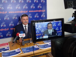 Plan wdrażania nowej piątki PiS. Na zdjęciu poseł Andrzej Kryj / Emilia Sitarska / Radio Kielce