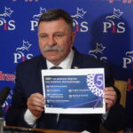 Plan wdrażania nowej piątki PiS. Na zdjęciu poseł Andrzej Kryj / Emilia Sitarska / Radio Kielce