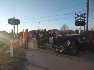 Wypadek na przejeździe kolejowym w Lesicy / KWP Kielce