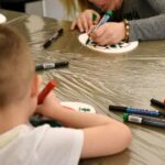 Kielce. Warsztaty malowania jajek, inspirowane twórczością węgierskiego artysty, Victora Vasarely’ego w BWA / BWA Kielce