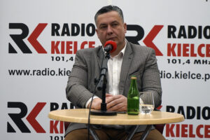 Studio Polityczne Radia Kielce. Na zdjęciu: Grzegorz Gałuszka, PSL / Robert Felczak / Radio Kielce