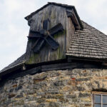 Szwarszowice. Wiatrak typu holenderskiego / Emilia Sitarska / Radio Kielce