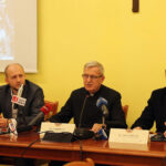 Sandomierz. O pracach konserwatorskich w Bazylice Katedralnej poinformowali na konferencji (na zdjęciu od lewej) konserwator Roland Róg, ksiądz Zygmunt Gil i ksiądz Andrzej Rusak / ksiądz Tomasz Lis