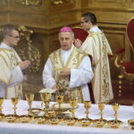 Msza krzyżma w bazylice katedralnej. Ks. bp Jan Piotrowski / Marzena Mąkosa / Radio Kielce