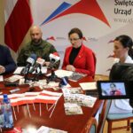 Konferencja prasowa w ŚUW. Od lewej: Krzysztof Słoń - senator PiS, płk. Paweł Chabielski, Agata Wojtyszek - wojewoda świętokrzyski / Świętokrzyski Urząd Wojewódzki