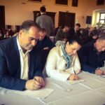 I Sandomierskie Dyktando z Jajem. Na zdjęciu (od lewej): Janusz Knap - prezes Radia Kielce, Magdalena Kusztal i Jacek Łabudzki / Anna Roży / TVP3 Kielce