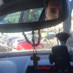 Adam Jarubas prezentuje różaniec zawieszony na lusterku swojego auta / Adam Jarubas / twitter / screen