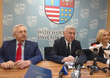 Konferencja ŚCO. Na zdjęciu od lewej: Stanisław Góźdź - dyrektor ŚĆO, Andrzej Bętkowski - marszałek województwa świętokrzyskiego, Renata Janik - wicemarszałek województwa świętokrzyskiego / Iwona Murawska / Radio Kielce
