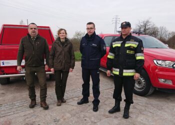 Na zdjęciu od lewej: Roman Wróblewski - zastępca nadleśniczego Nadleśnictwa Kielce