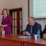 Szkolenie dla rolników w Jędrzejowie. Przemawia wiceminister Anna Krupka / Ewa Pociejowska-Gawęda / Radio Kielce