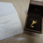 Broszka ofiarowana na licytację przez wicepremier Beatę Szydło / Ewa Pociejowska-Gawęda / Radio Kielce