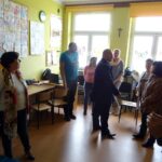 Jędrzejów. Protest nauczycieli. Wizyta burmistrza Marcina Piszczka (w środku) / Ewa Pociejowska - Gawęda / Radio Kielce