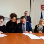 Jędrzejów. Wręczenie dofinansowań organizacjom z powiatu jędrzejowskiego / Ewa Pociejowska - Gawęda / Radio Kielce