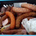 Rozdawanie paczek na Święta Wielkanocne osobom potrzebującym / Ewa Pociejowska-Gawęda / Radio Kielce