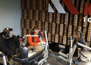 Punkty Widzenia. Od prawej: Marlena Płaska - Radio Kielce, Alicja Trukszyn - etnolog z WDK Kielce, ojciec Paweł Chmura - franciszkanin, dyrektor Ośrodka San Damiano w Chęcinach / Aneta Cielibała-Gil / Radio Kielce