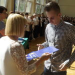 Zakończenie roku szkolnego klas maturalnych w IV LO w Kielcach / Piotr Kwaśniewski / Radio Kielce