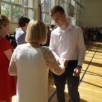 Zakończenie roku szkolnego klas maturalnych w IV LO w Kielcach / Piotr Kwaśniewski / Radio Kielce