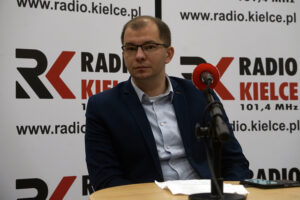 Studio Polityczne Radia Kielce. Na zdjęciu: Michał Braun, Platforma Obywatelska / Robert Felczak / Radio Kielce