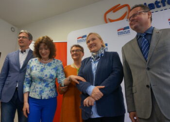Na zdjęciu (od lewej): Adam Jarubas, Elżbieta Bińczycka, Ewa Sufin-Jacquemart , Róża Thun i Andrzej Szejna / Michał Kita / Radio Kielce