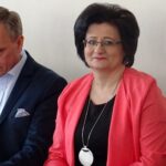 Skarżysko. Otwarcie pracowni kolejarskiej w Zespole Szkół Transportowo-Mechatronicznych. Na zdjęciu (od lewej): Artur Marcinkiewicz - dyrektor do spraw rozwoju i biznesu firmy Kombud i dyrektor ZSTM Joanna Żurawka / Anna Głąb / Radio Kielce