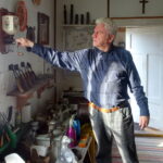 Zabytkowa zagroda. Na zdj. Stanisław Jaruszewicz / Anna Głąb / Radio Kielce