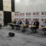 Studio Polityczne Radia Kielce. Od prawej: Maria Zuba – poseł PiS, Magdalena Fogiel-Litwinek – Kukiz’15, Artur Gierada – PO, Marcin Kornaga – PSL, Marek Kowalski- Nowoczesna / Aneta Cielibała-Gil / Radio Kielce