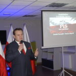 Dominik Tarczyński, świętokrzyski parlamentarzysta Prawa i Sprawiedliwości spotkał się z mieszkańcami Samsonowa / Michał Kita / Radio Kielce