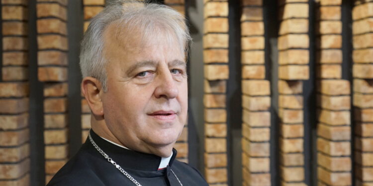 Ks. biskup Jan Piotrowski, ordynariusz diecezji kieleckiej / Marlena Płaska / Radio Kielce