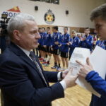 XXV Ogólnopolska Olimpiady Młodzieży w Sportach Halowych. Dekoracja Świętokrzyskiego / Kamil Król / Radio Kielce