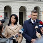 Kielce. Przedstawienie nowej komendant kieleckiej Straży Miejskiej. Renata Gruszczyńska - nowa komendant Straży Miejskiej w Kielcach i Bogdan Wenta - prezydent Kielce / Karol Żak / Radio Kielce