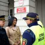 Kielce. Przedstawienie nowej komendant kieleckiej Straży Miejskiej. Renata Gruszczyńska - nowa komendant Straży Miejskiej w Kielcach i Władysław Kozieł - były komendant Straży Miejskiej / Karol Żak / Radio Kielce