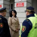 Kielce. Przedstawienie nowej komendant kieleckiej Straży Miejskiej. Renata Gruszczyńska - nowa komendant Straży Miejskiej w Kielcach i Władysław Kozieł - były komendant Straży Miejskiej / Karol Żak / Radio Kielce