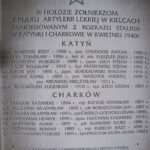 Tablica katyńska z nazwiskami oficerów zamordowanych w Katyniu i Charkowie / Piotr Michalski / Radio Kielce