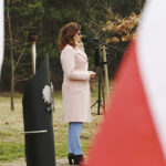 Uroczystości pod obeliskiem upamiętniającym ofiary katastrofy smoleńskiej przy ulicy Grabinów. Wojewoda świętokrzyski Agata Wojtyszek / Jarosław Kubalski / Radio Kielce