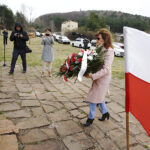 Uroczystości pod obeliskiem upamiętniającym ofiary katastrofy smoleńskiej przy ulicy Grabinów / Jarosław Kubalski / Radio Kielce