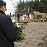 Uroczystości pod obeliskiem upamiętniającym ofiary katastrofy smoleńskiej przy ulicy Grabinów / Jarosław Kubalski / Radio Kielce