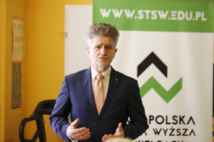 Spotkanie dotyczące choroby Parkinsona. Na zdjęciu senator Krzysztof Słoń / Jarosław Kubalski / Radio Kielce