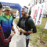 Maraton Pieszy „Przedwiośnie”. Zwycięzca Cezary Śliwka (z prawej) / Jarosław Kubalski / Radio Kielce