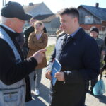 Akcja wojewody świętokrzyskiego promująca „Piątkę PiS” dotarła do Kazimierzy Wielkiej i Działoszyc / Marta Gajda / Radio Kielce