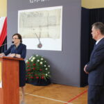 Uroczysta Sesja Rady Miejskiej w Szkole Podstawowej im. Marszałka Józefa Piłsudskiego w Opatowcu.  Na zdjęciu Agata Wojtyszek, wojewoda świętokrzyski / Marta Gajda / Radio Kielce