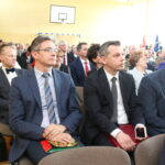 Uroczysta Sesja Rady Miejskiej w Szkole Podstawowej im. Marszałka Józefa Piłsudskiego w Opatowcu. Na zdjęciu od lewej Adam Jarubas -PSL / Marta Gajda / Radio Kielce